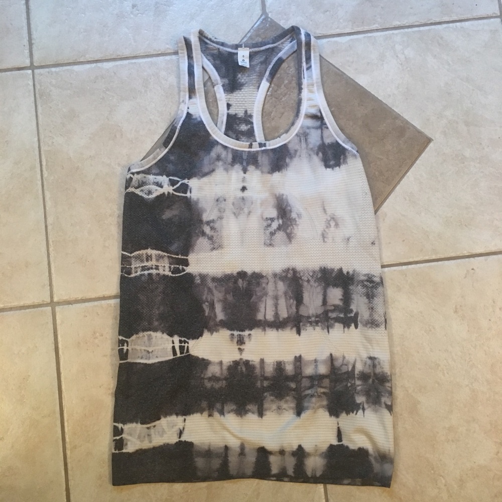 Swiftly tank. Tie dye pattern.